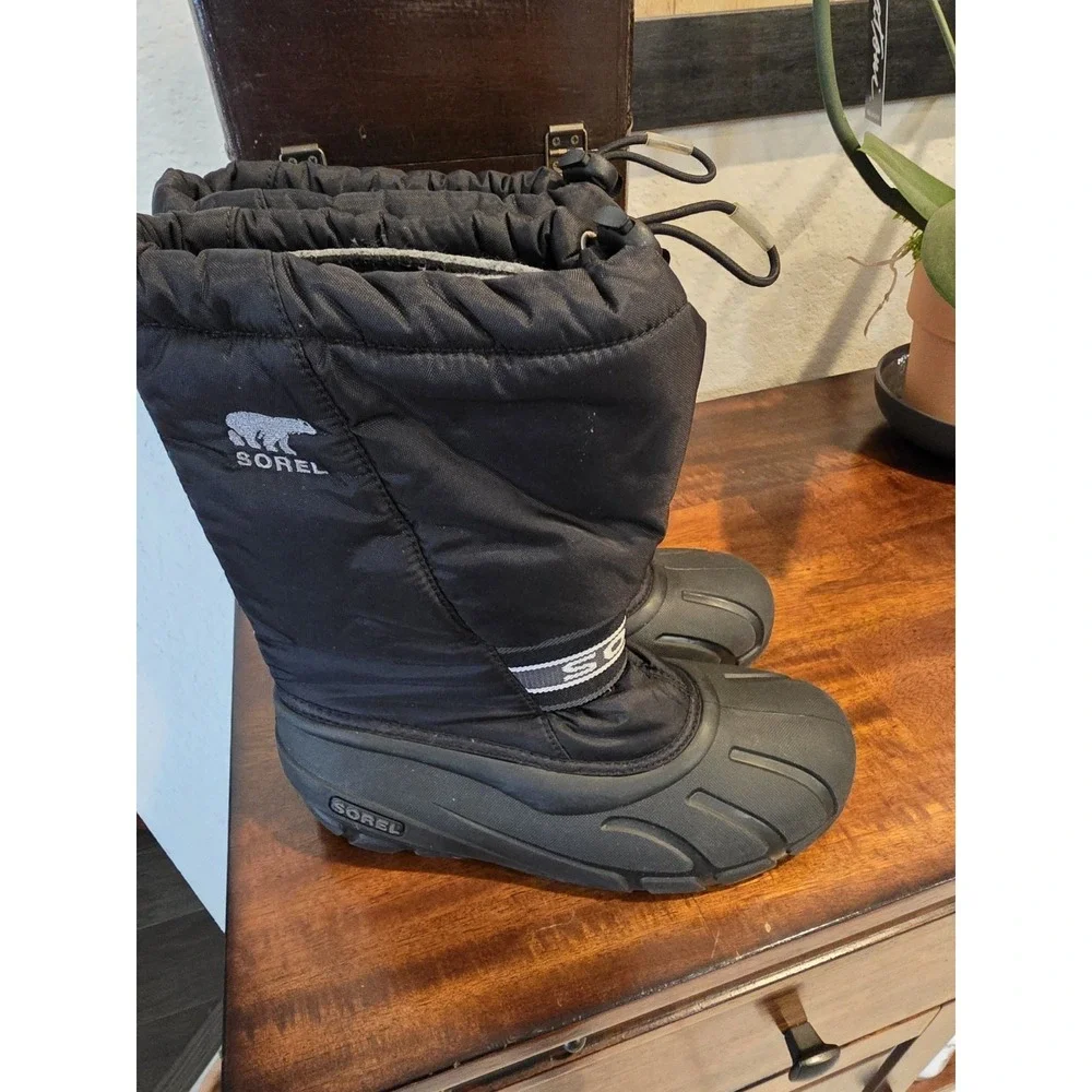 Sorel Winter Boots Size 6 Kids Waterproof Black Snowboarding Ski Hiking Outdoors